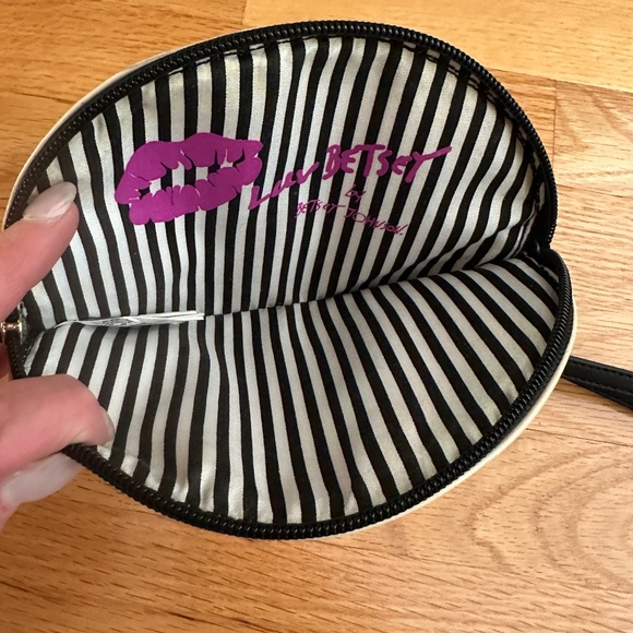 Betsey Johnson Luv Betsey Cat Wristlet Coin Purse Sleeping Cat - Picture 9 of 13